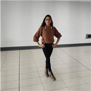 Me defino como una persona tranquila, curiosa y dispuesta a compartir conocimientos. Le daré clase a toda persona que lo necesite